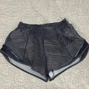 Lululemon Hotty Hot Low Rise 2.5 Inch Short Navy Multi